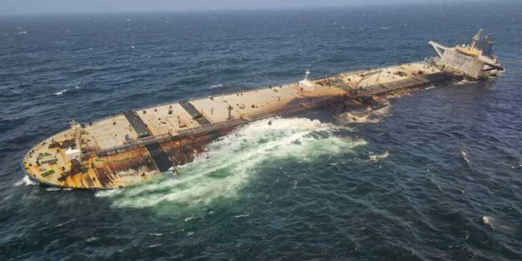La petroliera Caroline Bezengi arenata